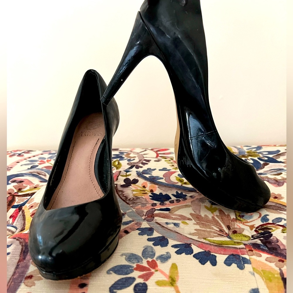 Size 7 Vince Camuto black heels
